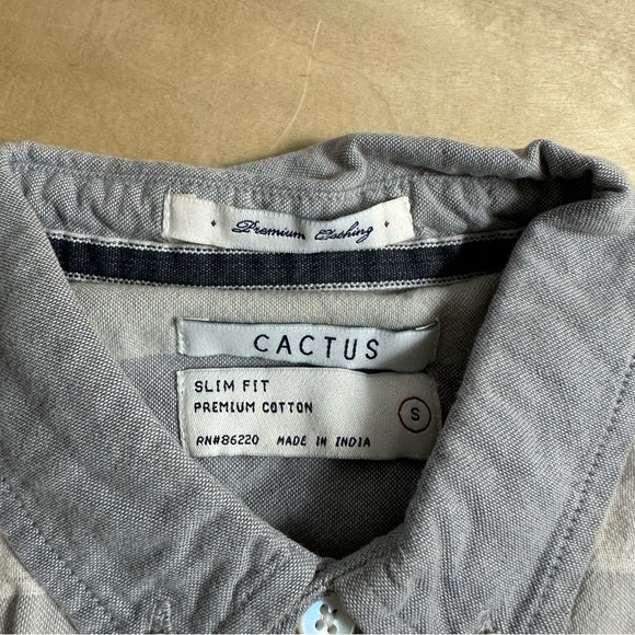 Cactus Shirt Men's Size Small Grey White Slim Fit Striped Button Up Short Sleeve - Picture 3 of 3